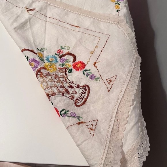 Vintage Hand Embroidered Table Runner Basket of Flowers Design - Picture 6 of 9